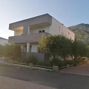 https://apartments-ml.hotelinzadar.com